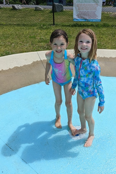 Charlie and Evie at the Splashpad