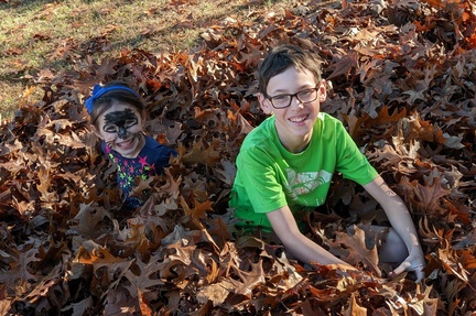 Thomas and Kitty in the Leaves.MP